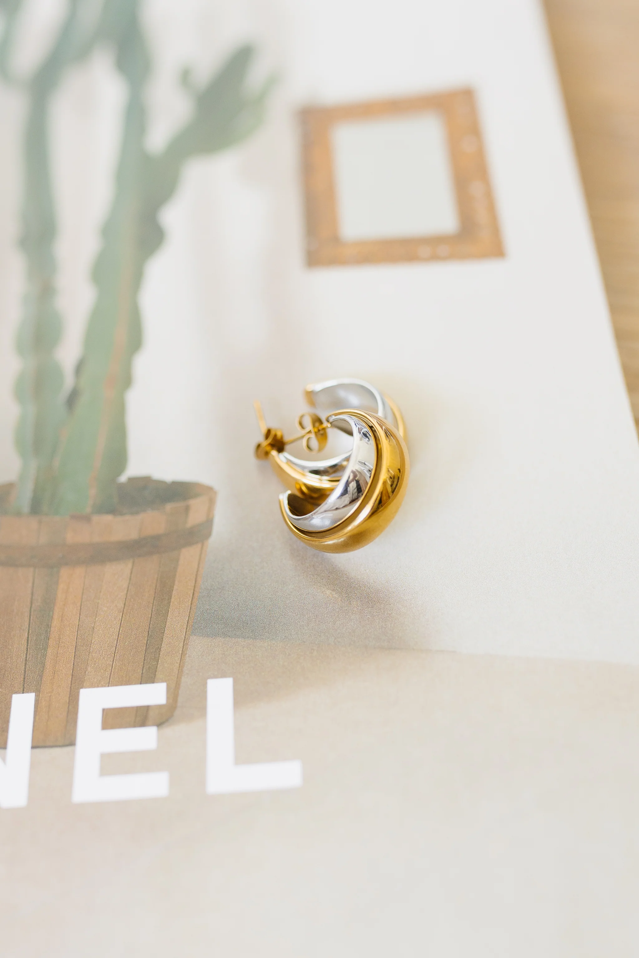 Yurie Earrings - Image 2